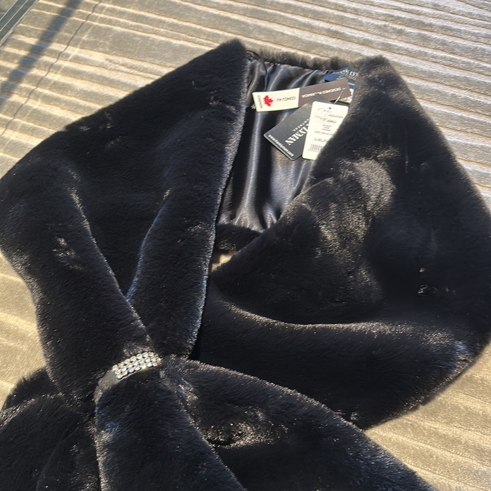 Frank Lyman Black Shawl - Picture 3 of 9